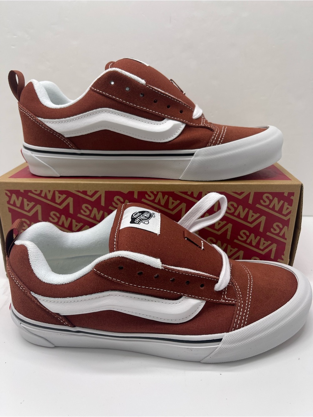 Vans • WMNS Sz 9 Knu Skool COLOR THEORY Rust Bronze
VN000D22FSB Sneakers